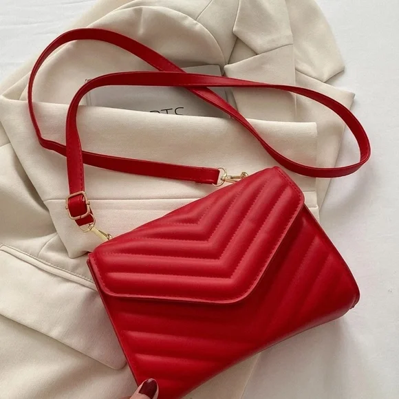 Luxe Vegan Leather Quilted Shoulder Crossbody Bag - Picture 5 of 12